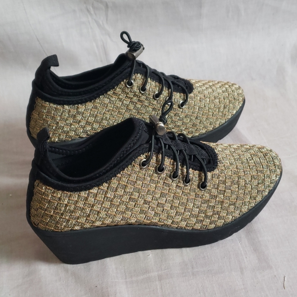 STEVE MADDEN Shoea Gold Size 7 M Heels 2.5" Fabric
